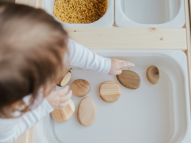 Montessori en Famille : Explore et Joue avec Bébé
